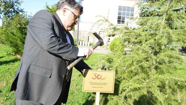 Vefat edenlerin anısı dikilen fidanlarla yaşatılacak