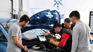 İTO yerli otomobil öncesi ’elektrikli araç tamiri’ için eğitim süreci başlattı