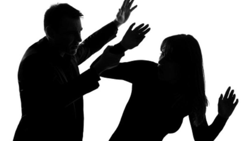 &Uuml;nl&uuml; yapımcıya sevgili dayağı