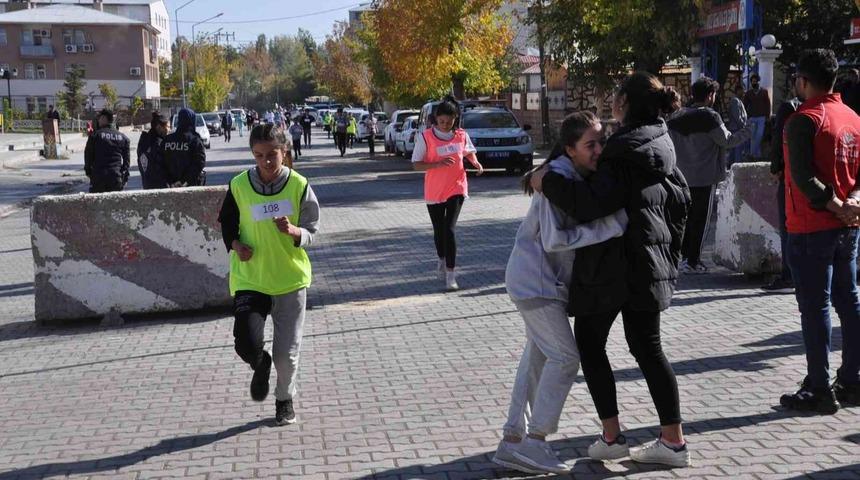 Bulanık’ta "Cumhuriyet Koşusu" düzenlendi