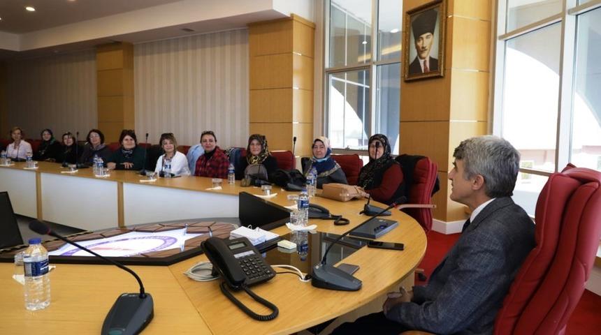 DPÜ’nün “Anne Üniversitesi” projesinde ilk ders verildi