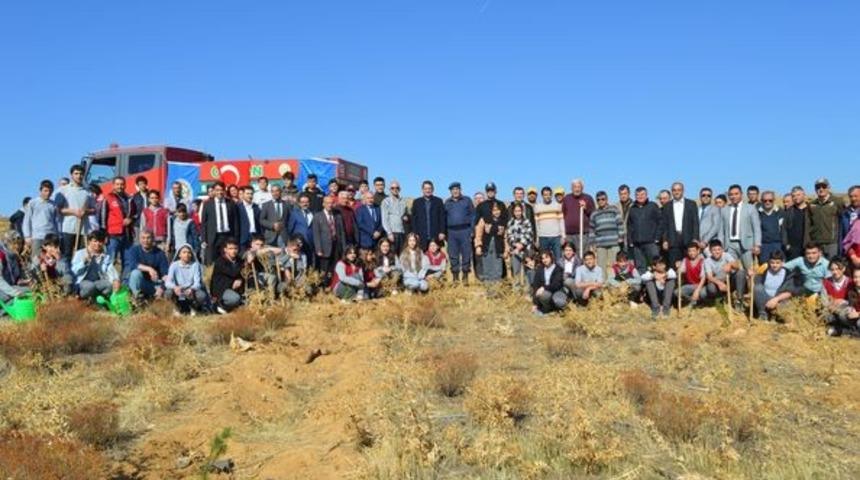 Hüyük’te hatıra ormanına ilçe protokolü fidan dikti