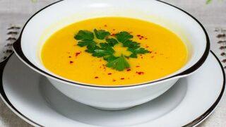 Tam mevsimi hemen deneyin! Leziz bal kabağı çorbası