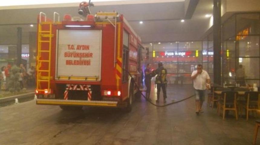 Alışveriş Merkezi'nde yangın paniğe neden oldu