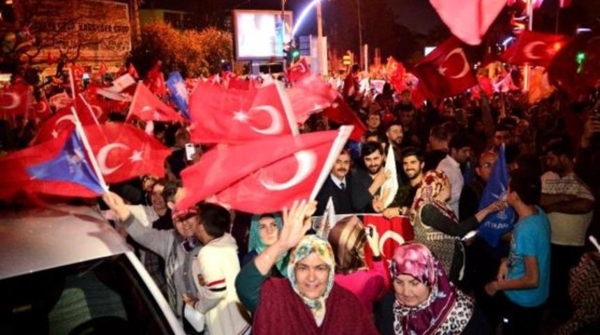 Yerel se&ccedil;imde MHP'nin kalesi olan Adana ve Mersin'de 'evet' cephesi &ccedil;&ouml;kt&uuml;