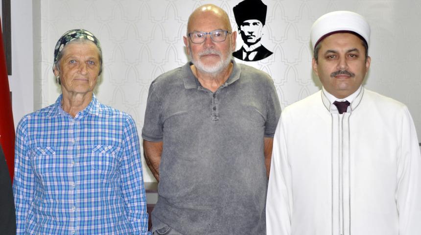 Muğla'da ezandan etkilenen İsviçreli çift Müslüman oldu