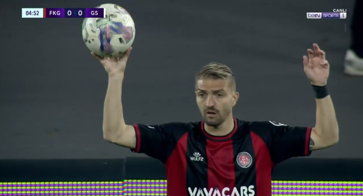 Galatasaray maçında Caner Erkin'e yoğun tepki! Top ayağına değer değmez... G5