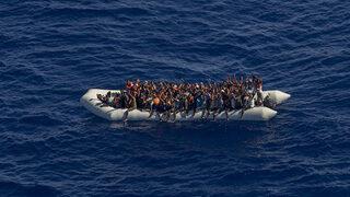 İzmir açıklarında 73 düzensiz göçmen kurtarıldı