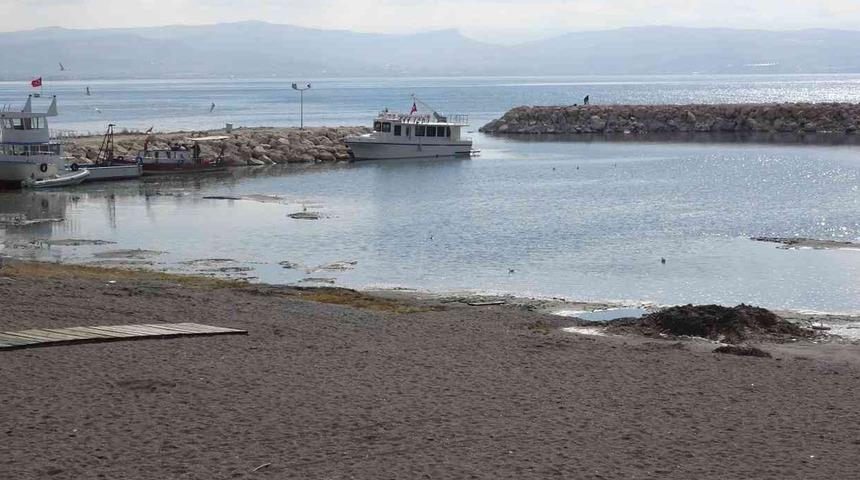 Su seviyesi azaldı! Vatandaşlar endişeli... İşte Van Gölü'nün son hali
