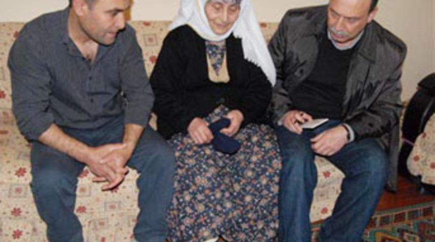 77 yaşındaki anneye 'elektronik kelepçe'