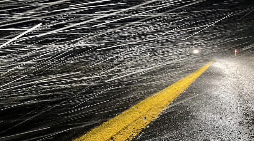 Ardahan'da kar, ulaşımı vurdu! Her yer bir anda beyaza büründü