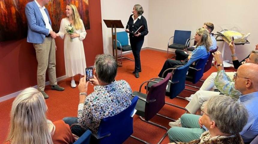 Düğün gününde büyük sürpriz! Gelin bir anda davetlilerin önünde doğuma başlayınca... “Çifte kutlama yapacağız”