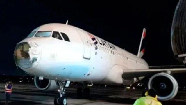 Uçak türbülansa girdi! Yolcular çığlık çığlığa korku dolu anlar yaşadı... Acil iniş yapmak zorunda kaldı