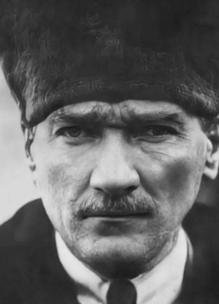 Ünlülerden 29 Ekim Cumhuriyet Bayramı mesajları G3