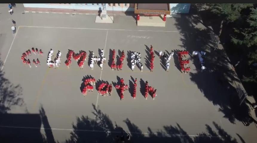 300 öğrenci ile Cumhuriyet yazdılar, havadan görüntülediler