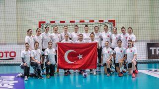 A Milli Kadın Hentbol Takımı, Cumhuriyet Bayramı'nı kutladı