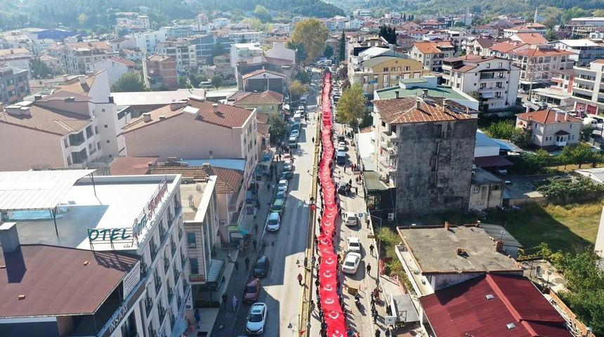 300 metrelik Türk bayrağı ile Cumhuriyet coşkusu