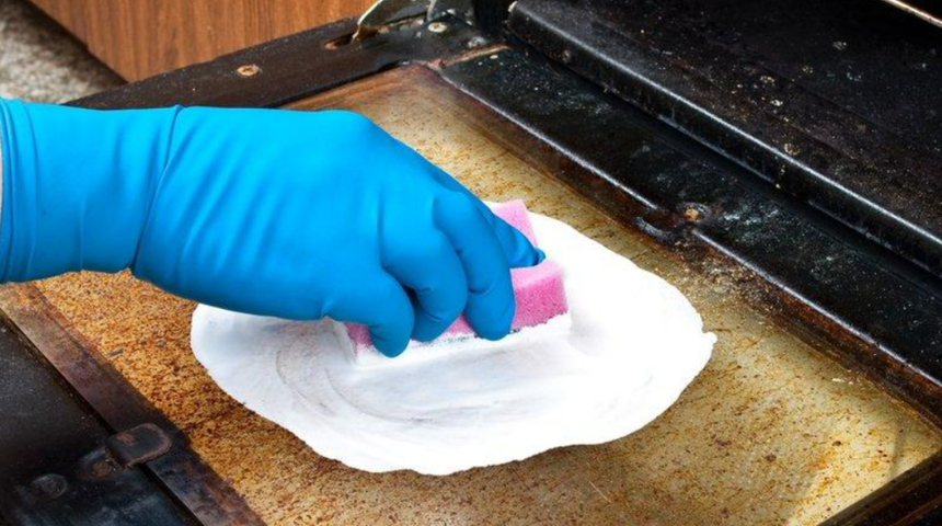 En inat&ccedil;ı kirleri bile siler atar! Fırın temizliği i&ccedil;in ihtiyacınız olan tek malzeme