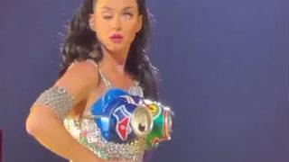 Katy Perry’nin gözü sosyal medyada olay olmuştu! Açıklama geldi