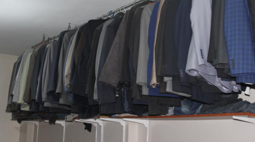 Buraya ölenlerin kıyafetleri geliyor, 20 liradan satılıyor! 'Elazığ’ın ne kadar fakiri varsa buraya geliyor'