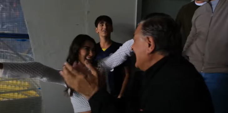 'Mahalle takımı bu golleri yemez!' dedi, maç sonunda dans şov yaptı! Teknik Direktör Yılmaz Vural, Fenerbahçe - Rennes maçında hop oturdu hop kalktı... G4