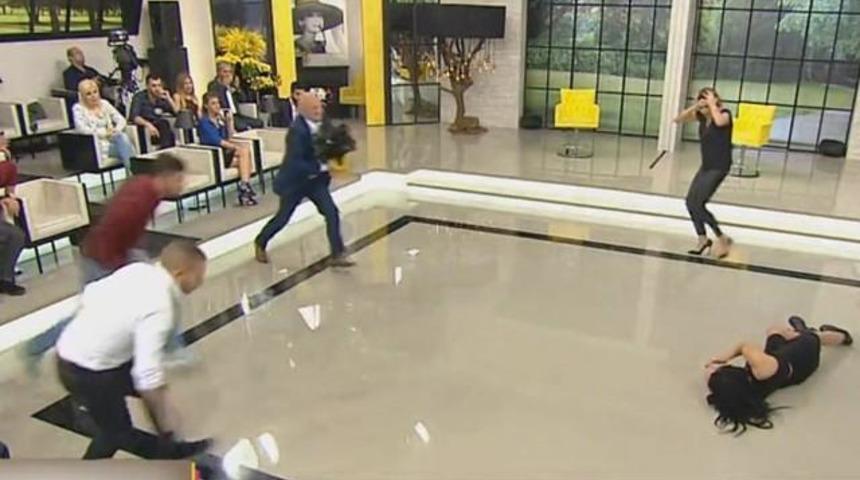 Zuhal Topal'da Reddedilen Gelin Adayı Canlı Yayında Bayıldı!