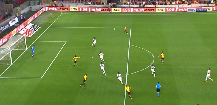 Tsubasa görse kıskanır! İsmail Köybaşı'nın attığı gol, izleyenleri büyüledi... G1