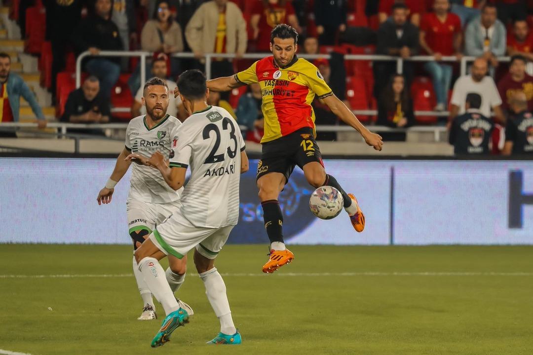 Tsubasa g&ouml;rse kıskanır! İsmail K&ouml;ybaşı'nın attığı gol, izleyenleri b&uuml;y&uuml;ledi...