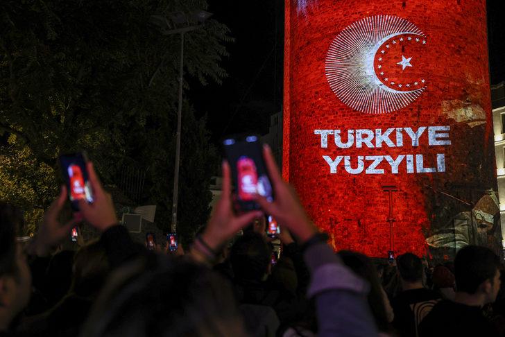 29 Ekim Cumhuriyet Bayramı'na özel 3 boyutlu mapping gösterileri izleyenleri büyüledi G1