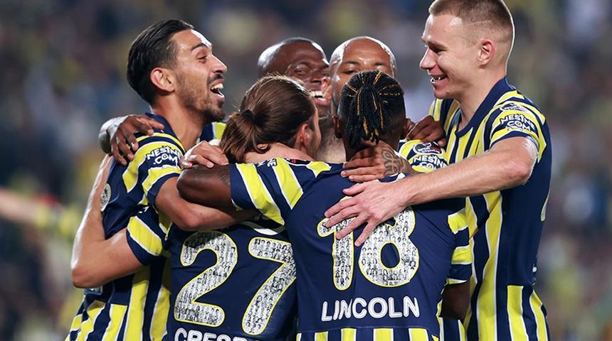 Fenerbahçe'den 5 imza şov birden! Hepsine aynı anda imza attıracaklar...