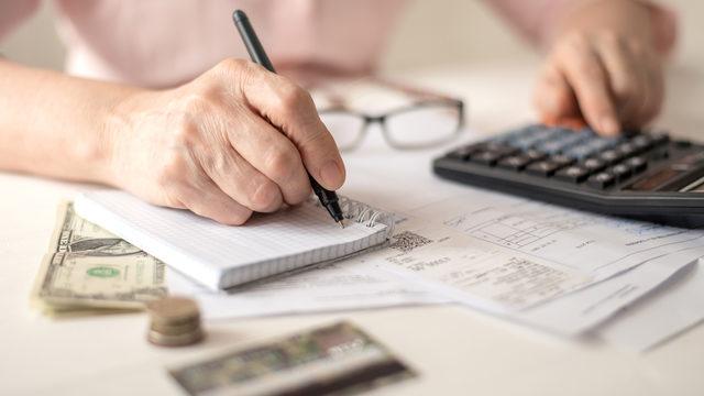 Emekli maaşı olan evde bakım parası alabilir mi? Emeklilere evde bakım parası ödenir mi, evde bakım aylığı kimlere bağlanır?