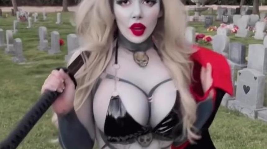 Sosyal medya fenomeni mezarlıkta tangasıyla twerk yaptı! Görenler şaşkınlığını gizleyemedi