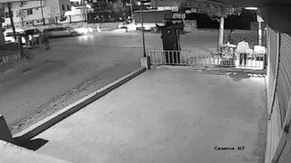 Acemi sürücü bir aileye dehşeti yaşattı! O anlar kamerada