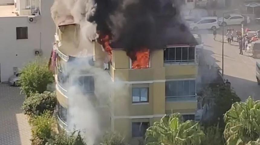 Mahalleyi ayağa kaldıran yangın! Evden bir anda alevler yükseldi