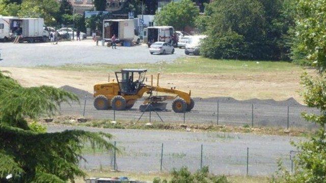 Mısırcıların çayırından şantiyeye, şantiyeden otoparka döndü!