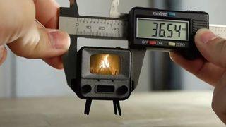 Dünyanın en küçük televizyonu ağızları açık bıraktı! Yetenekleri boyundan büyük