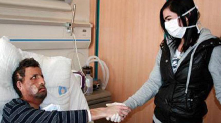 Babasının yüzüyle tanıştı!