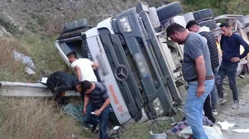 Düzce'de feci kaza! Kopan parmağı dakikalarca aradılar