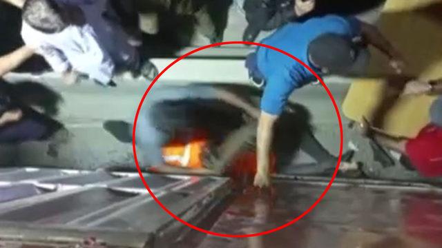 Pakistan'ın eski Başbakanı Khan'ın başlattığı yürüyüşte bir muhabir ezilerek öldü