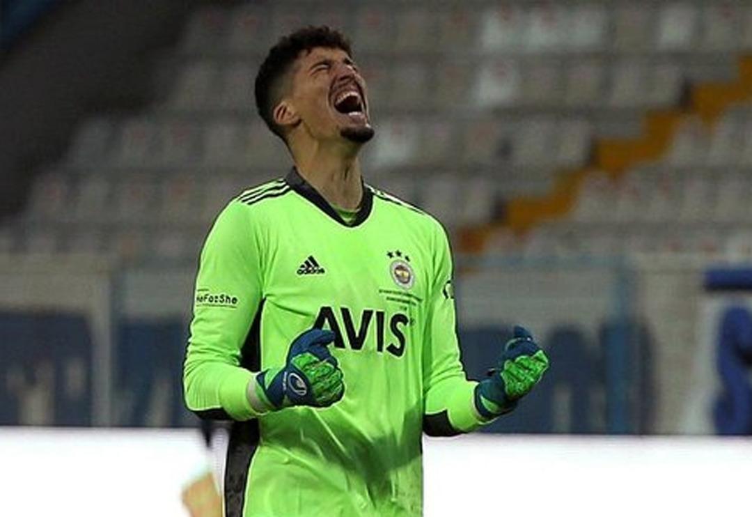 Sosyal medya &ccedil;alkalanıyor! Taraftardan Jesus'a Altay Bayındır tepkisi