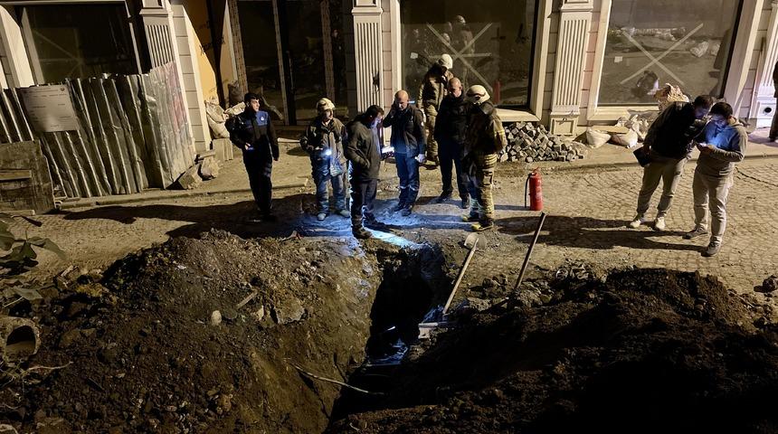 Eminönü'nde korku dolu anlar! Doğal gaz borusunu patlatan işçiler kaçtı, her yeri gaz kokusu sardı