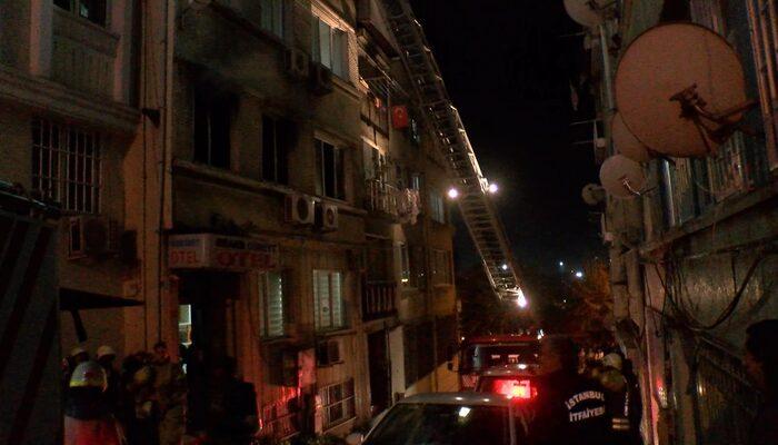 Fatih'teki otelde yangın paniği! Mahsur kaldılar