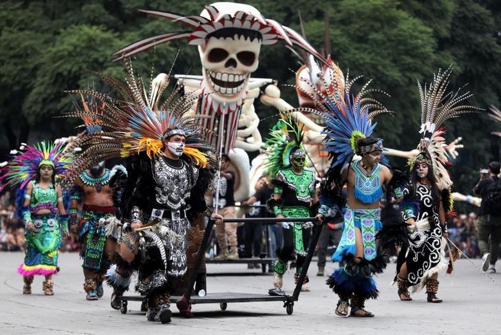 Ölen yakınlarını festivalle anıyorlar! Meksika'da Ölüler Günü geçidine 1 milyondan fazla kişi katıldı G5