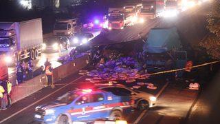 Sakarya'da feci kaza! Kamyona çarpan tır karşı şeride geçti: 1 ölü 1 yaralı