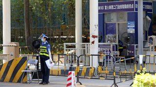 Dünyanın en büyük iPhone fabrikasında alarm! Karantinadan firar ettiler