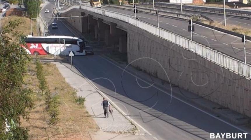 Bayburt&rsquo;ta meydana gelen trafik kazaları KGYS kameralarına yansıdı