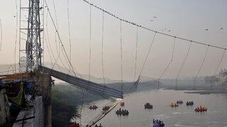 Yüzlerce kişi bayram kutlayacaktı, korkunç bilanço yükseldi! Hindistan'daki köprü faciasında hükümetten açıklama geldi