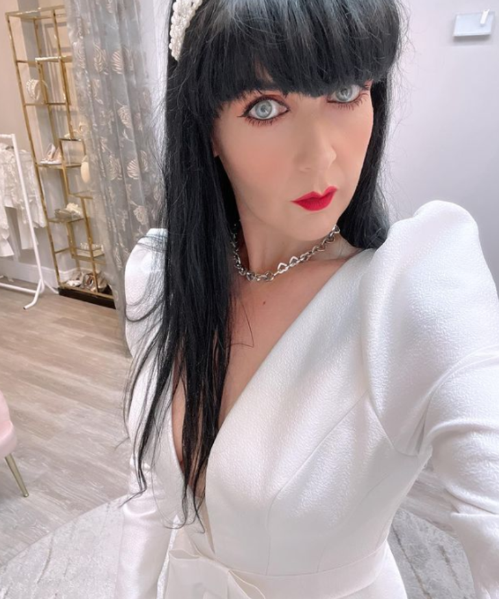 Bir hayaletle evlenmek isteyen Brocarde, düğün tarihini açıkladı! “Yıllarca cinsel ilişkiye girdik, şimdi Cadılar Bayramı’nda evleniyoruz” G3