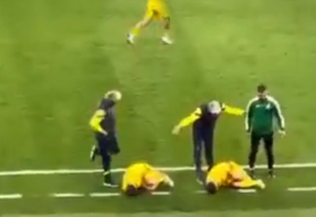 Ekranlara yansımamıştı! Jesus yerde yatan İstanbulsporlu oyuncuya &ouml;nce tepki g&ouml;sterdi, sonra başını okşadı