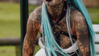  Vücudunda boş yer yok! Dövme modeli Amber Luke çırılçıplak paylaşımıyla sosyal medyayı salladı